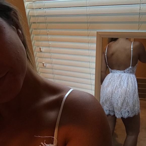 Perfect white lace romper! - Picture 4 of 4